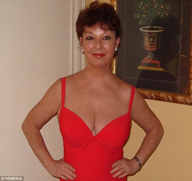 Louise Leech  Lonely Widow, 57, Posts Swimsuit Shot On -8765